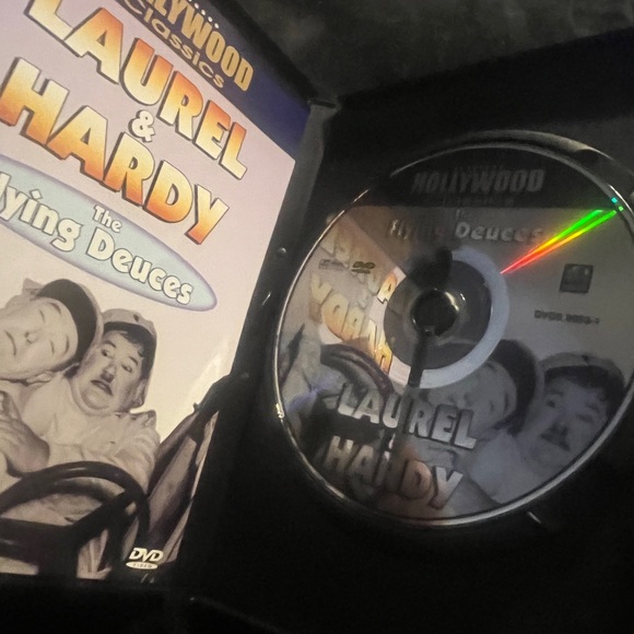 Laurel & Hardy Hollywood Classic ( The Flying Deuces & Utopia ) 2- DVD movie - Picture 8 of 10